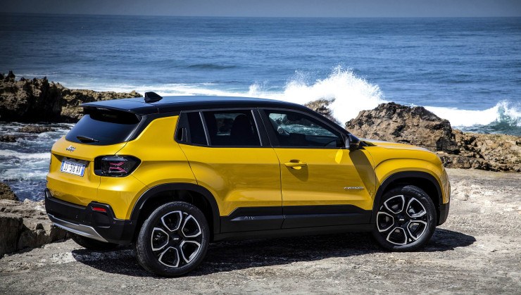 Jeep avenger amarelo