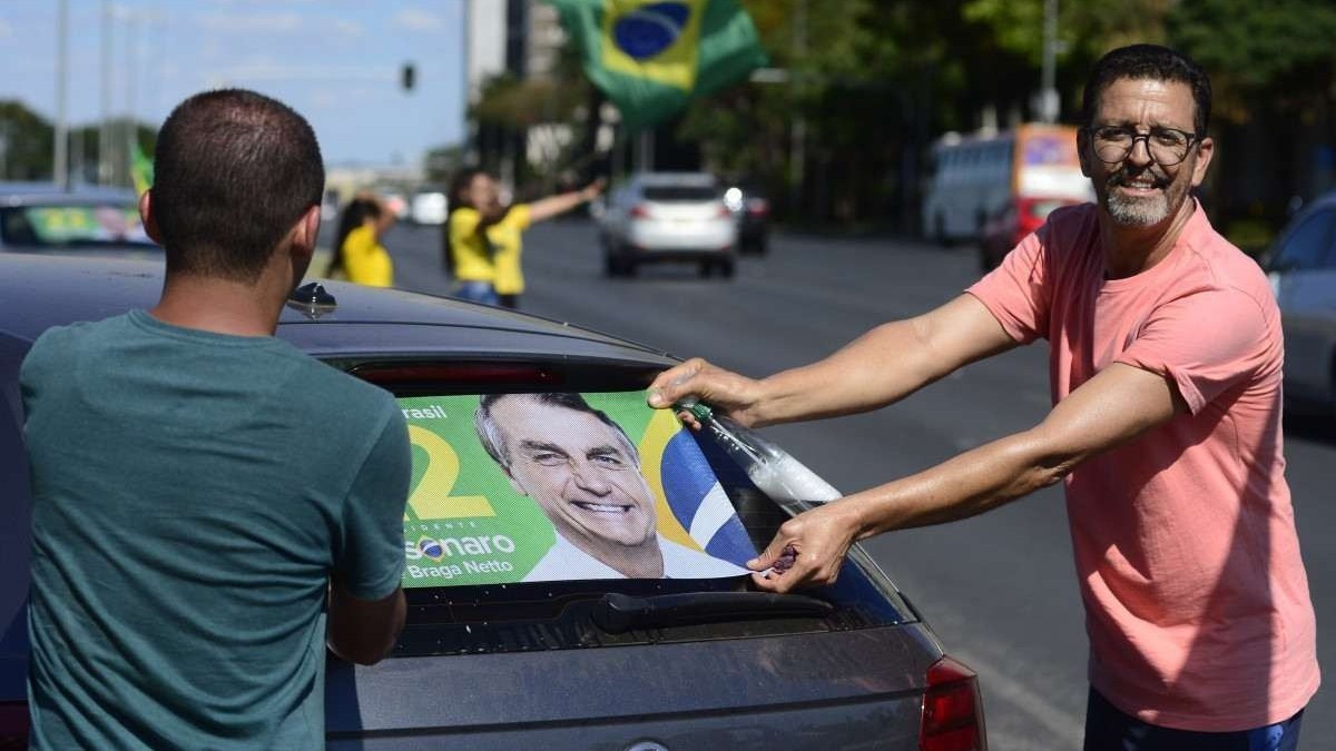 Quem utiliza carro para propaganda política pode ter problemas com o seguro