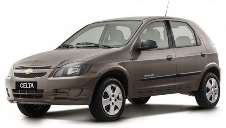 Chevrolet Celta modelo 2015 prata escuro quatro portas de frente no est&uacute;dio