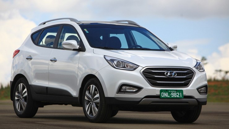 Hyundai iX35 estacionado de frente
