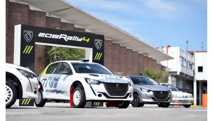208 Rally4 ao lado do 208 de rua na Argentina