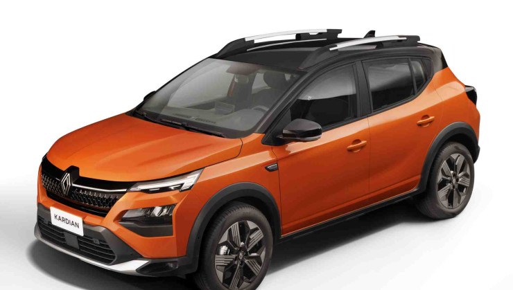 Renault Kardian laranja de frente em foto de estúdio