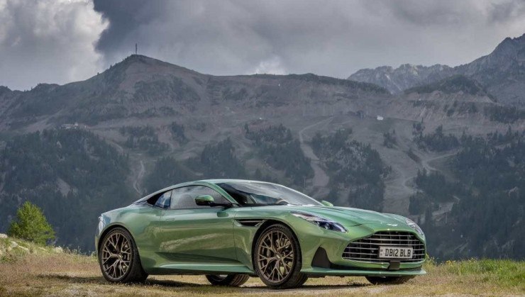 Der Aston Martin DB12 ist zu einem hohen Preis erhältlich, aber mit Unterschieden