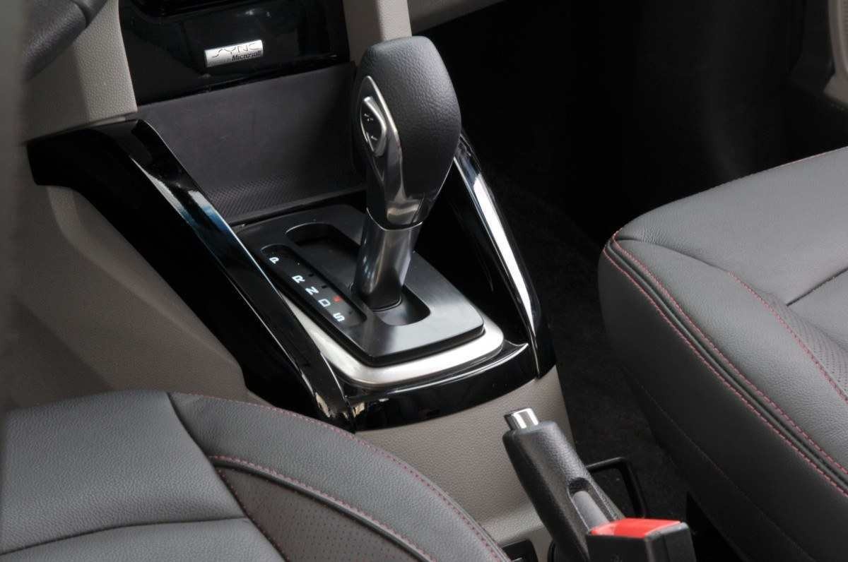 Câmbio Powershift no Ford EcoSport 2.0 com bancos dianteiros e freio de estacionamento no estúdio