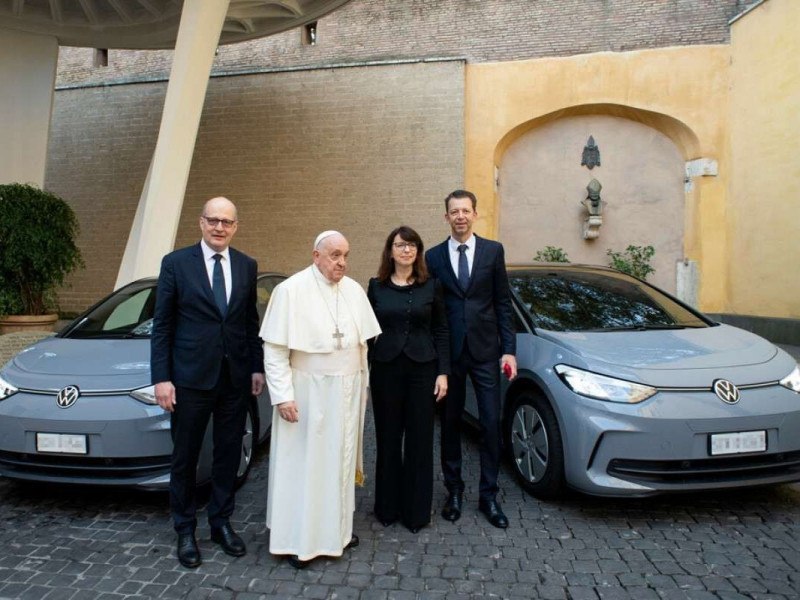 Dois veículos de modelo ID.3 já foram entregues ao Vaticano
    