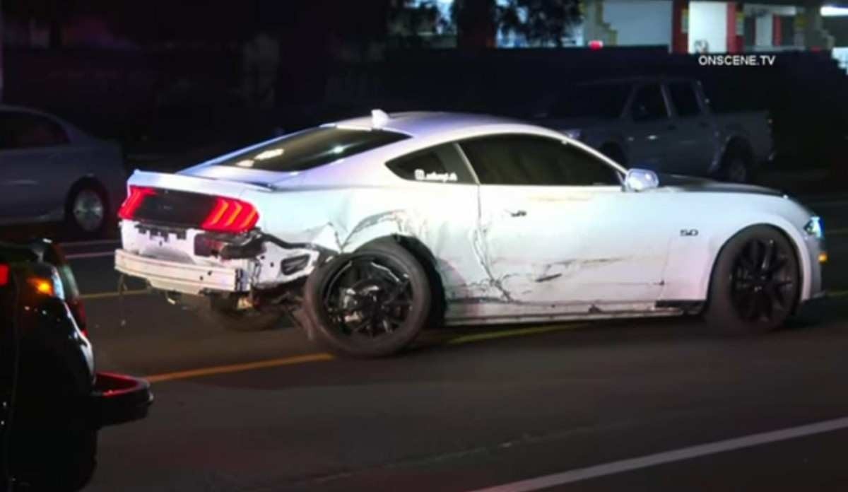 Perseguição policial entre muscle cars - dois Ford Mustang e um Dodge Charger - nos Estados Unidos.