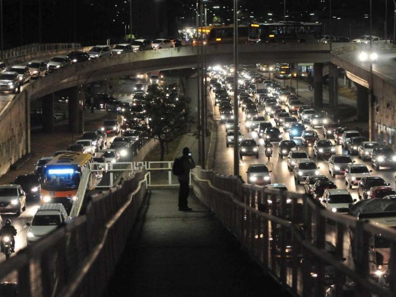 Caiu a noite, mas a partir de que horas?