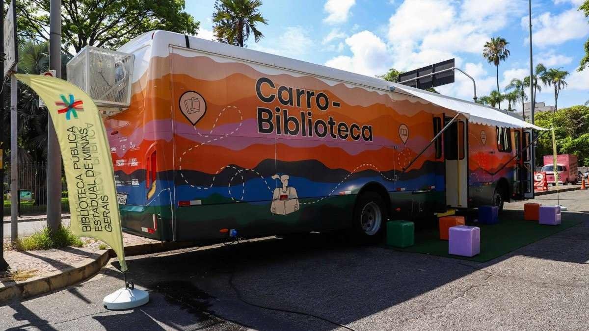 Ônibus é transformado em biblioteca para democratizar o acesso à leitura