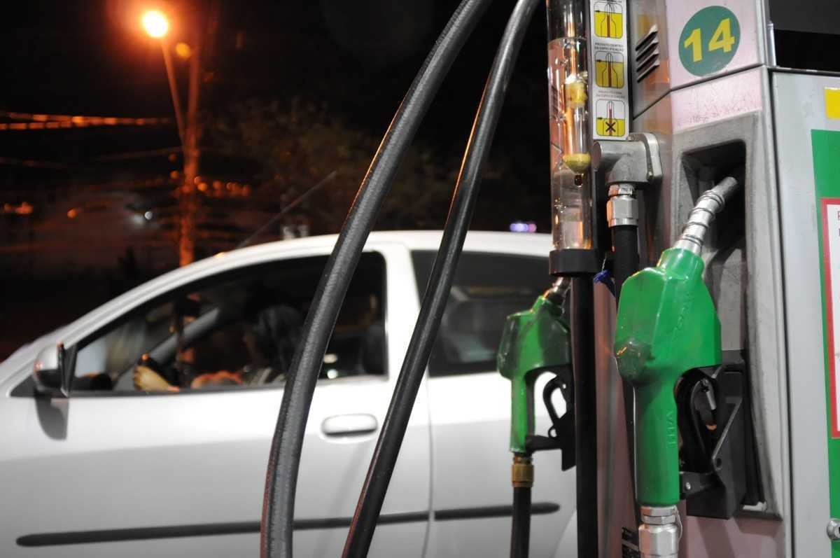 Gasolina precisa ter determinado teor de etanol: por quê?