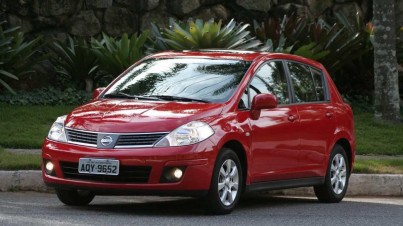 Nissan Tiida: 10 motivos para comprar ou não o hatch médio