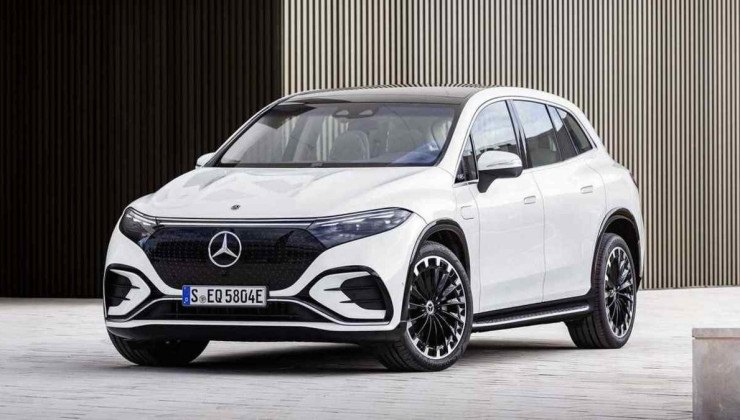 Mercedes-Benz Eqs 450 SUV elétrico de sete lugares estática branca estática 