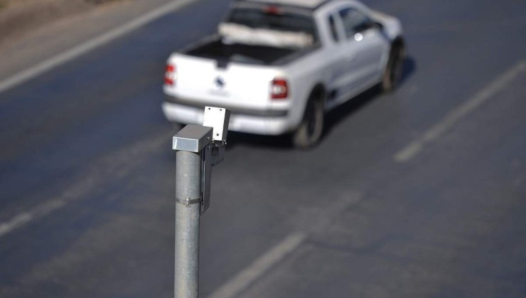 Radares de velocidade poderão vir com painel eletrônico, de acordo com PL