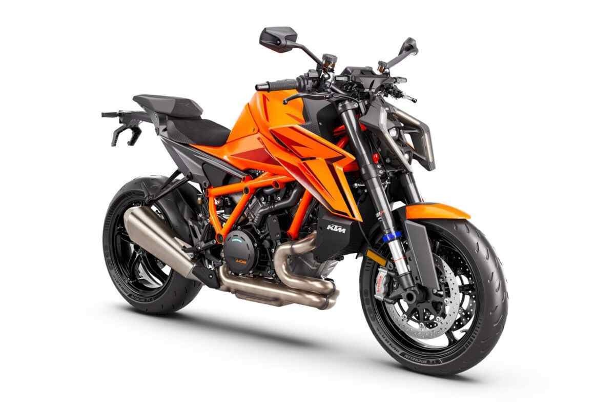 KTM Duke 1390 laranja preto de frente estática no estúdio.jpg