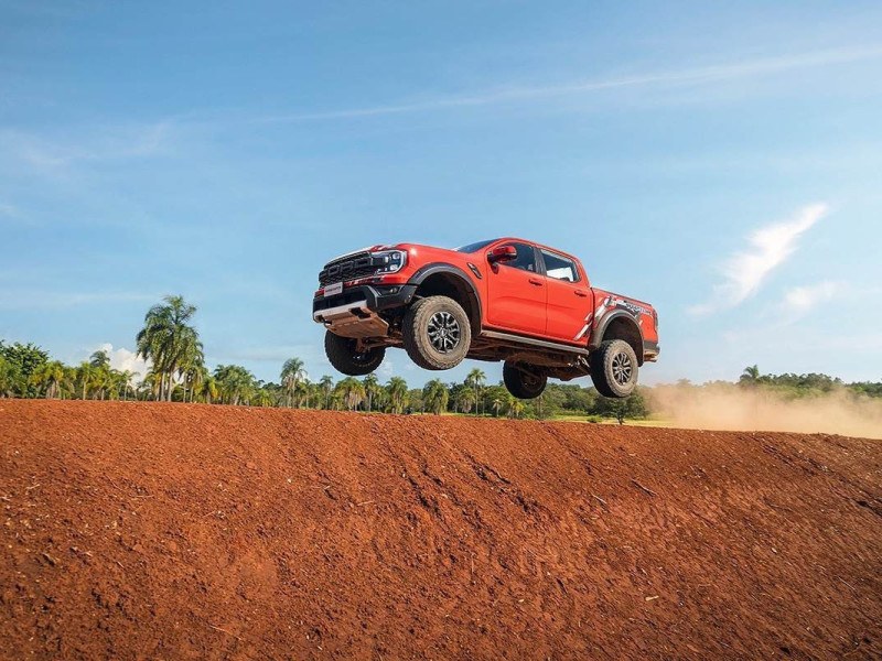Ranger Raptor Foi Preparada para amortecer impactos de saltos e ter boas retomadas