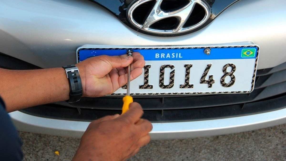 Placas Mercosul não trazem mais o lacre, podendo ser facilmente retiradas