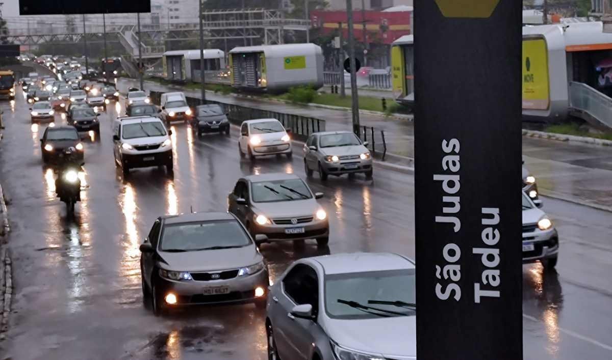 Infrações de trânsito e multas típicas dos dias de chuva