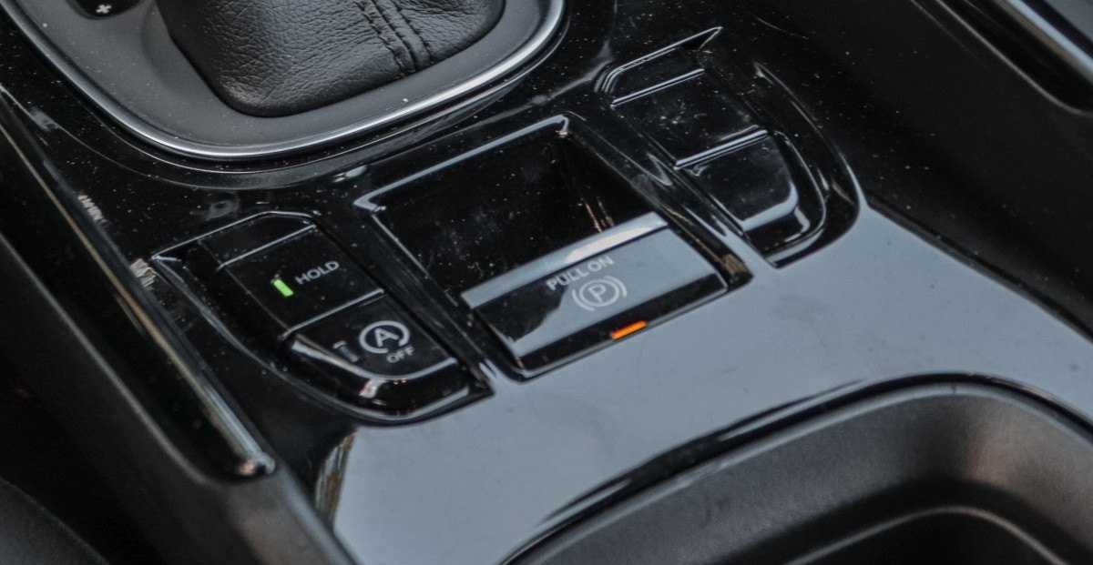 Console do Fiat Fastback com freio de estacionamento eletrônico