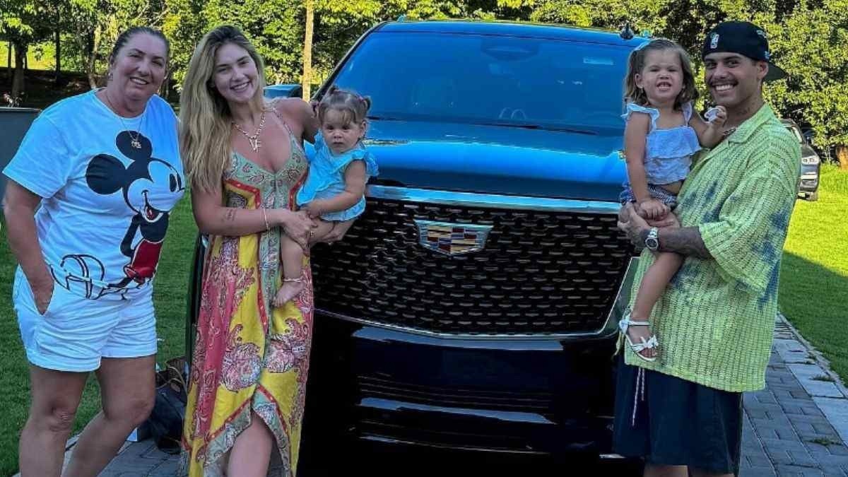 Vírginia e Zé Felipe de Cadillac Escalade