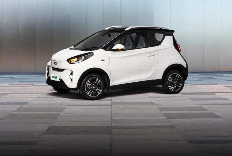 Caoa Chery iCar branco de lateral no estúdio