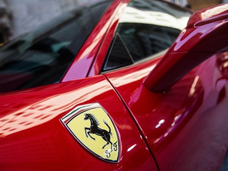 Ferrari oferece brinde para quem denunciar réplicas e carros customizados da marca