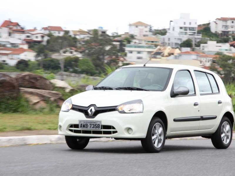 Renault Clio foi o primeiro modelo a trazer o motor 1.0 de 16 válvulas