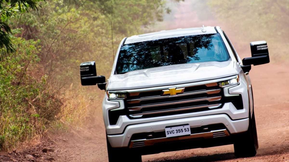 Chevrolet Silverado é conhecida pelo motor V8 e pode ter seu futuro assegurado