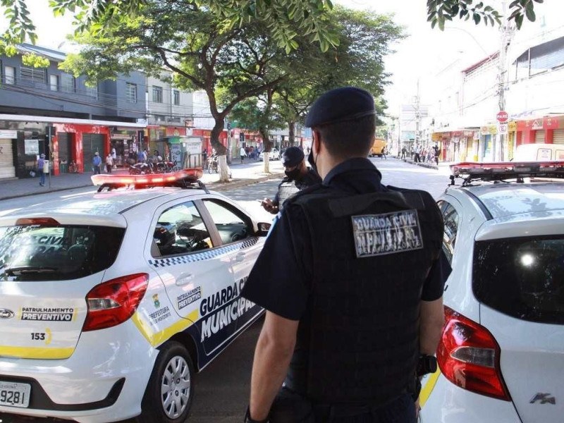 Carros flagrados sem a credencial podem ser removidos pela Guarda Municipal