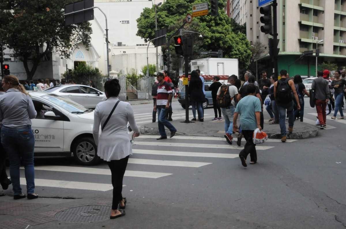 De quem é a preferência nos cruzamentos, do carro ou do pedestre?