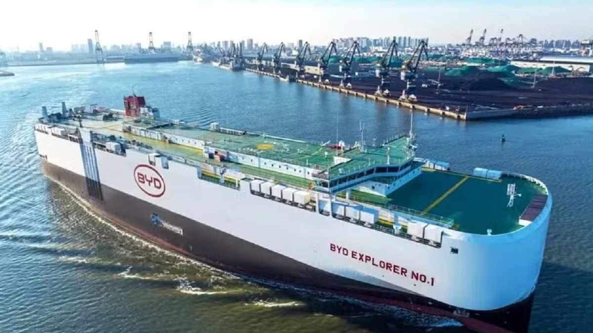Navio pode transportar sete mil veículos