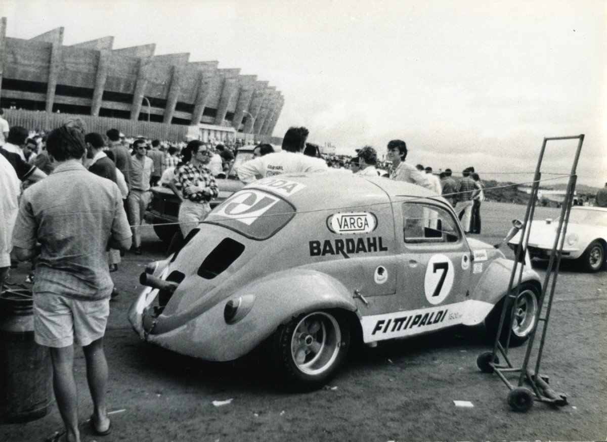 Corrida no entorno do Mineirão na década de 1960 Fusca preparado pilotado pelos irmãos Fittipaldi