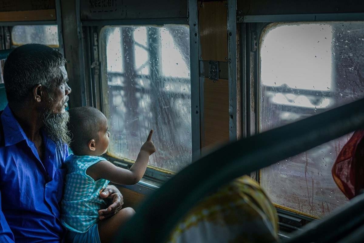 Criança no colo em ônibus de viagem é permitido; mas, e a segurança?