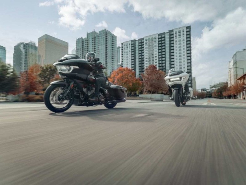  Harley-Davidson Road Glide CVO na linha 2024 ficou 11kg mais leve
    
