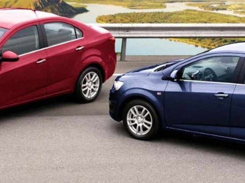Chevrolet Sonic foi comercializado no Brasil nas carrocerias sedã e hatchback