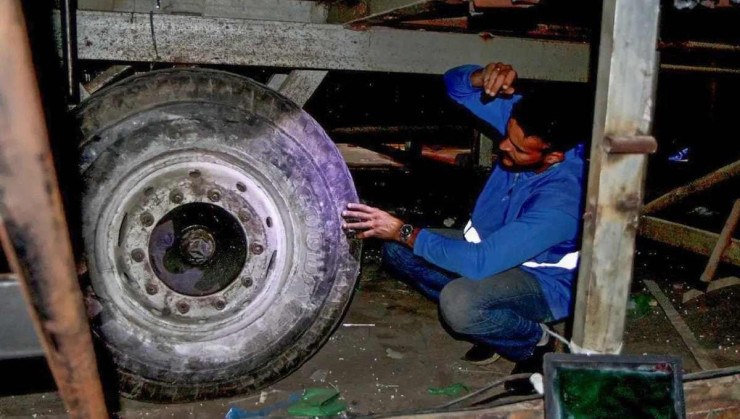 Entre outros itens, vistoriadores verificaram o estado de conservação dos pneus e dos freios
