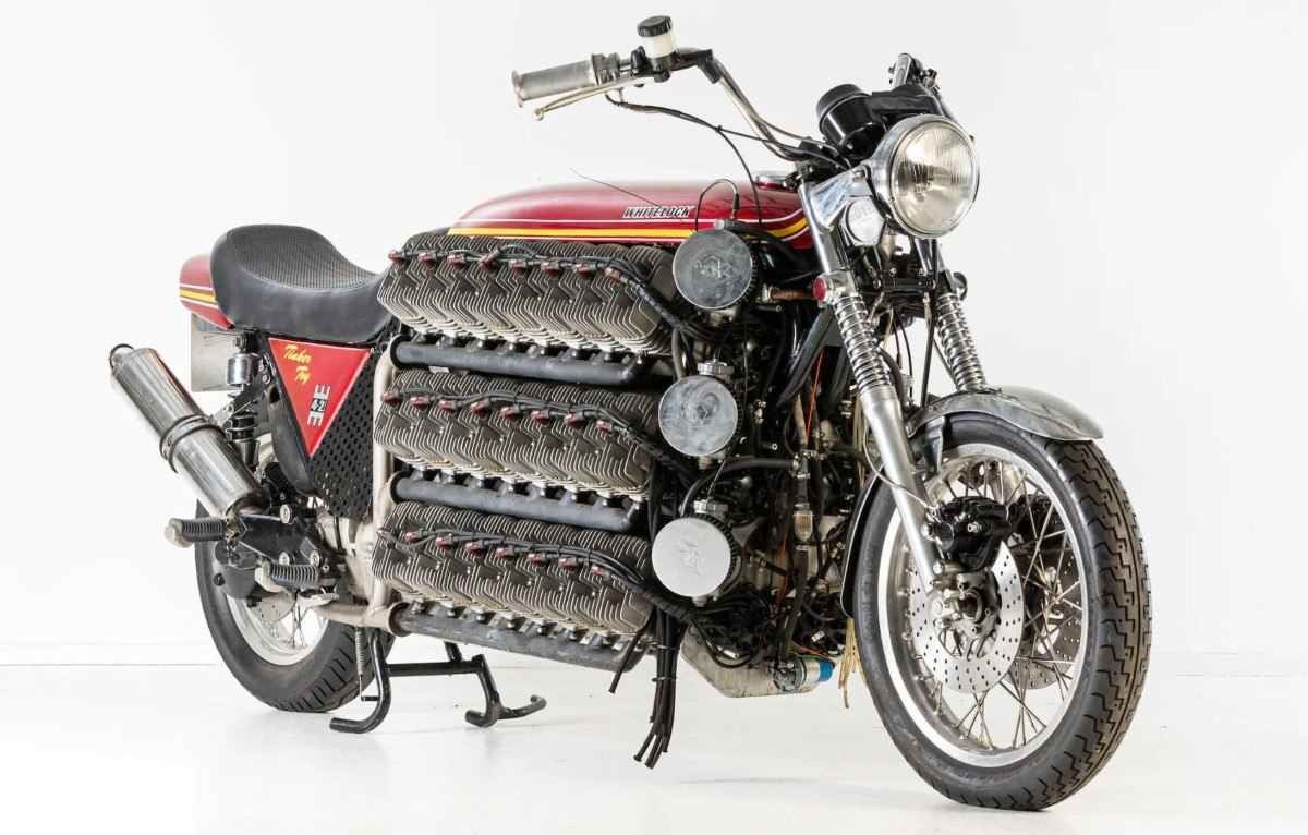 Whitelock Tinker Toy é uma motocicleta que conta com 48 cilindros. 