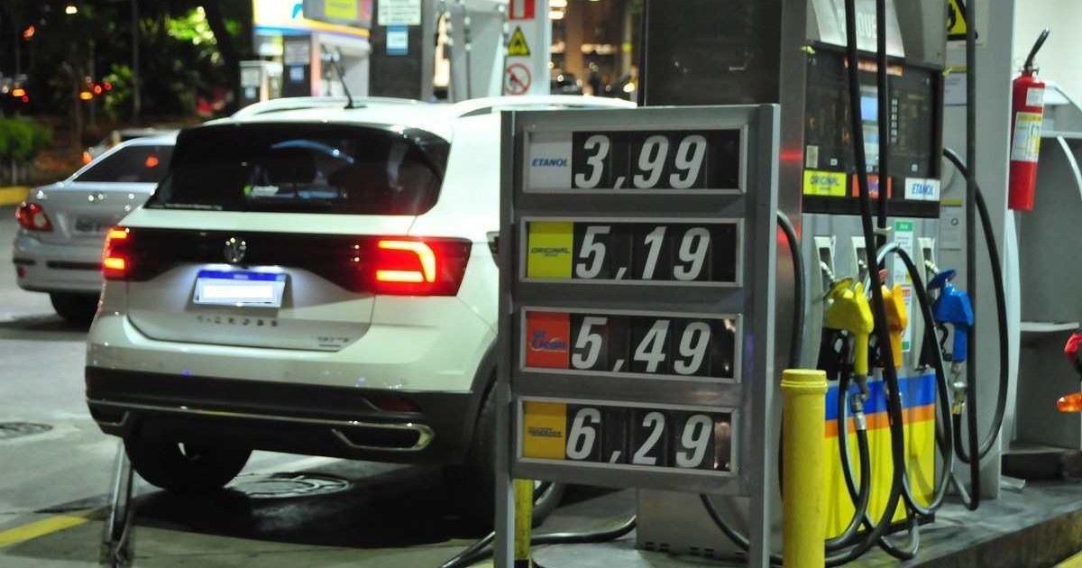 Abastecer com gasolina dá ao veículo maior autonomia