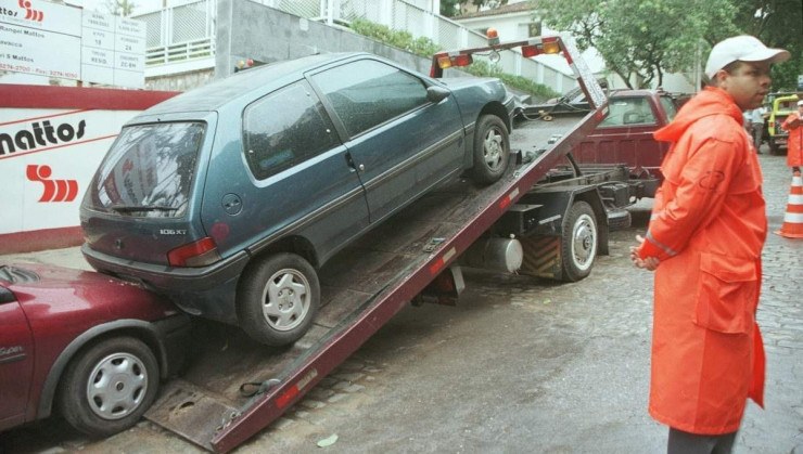 Estacionar o ve&iacute;culo em certas vias pode gerar uma penalidade grave
       -  (crédito: Reprodu&ccedil;&atilde;o: Euler Junior/EM/D.A Press)