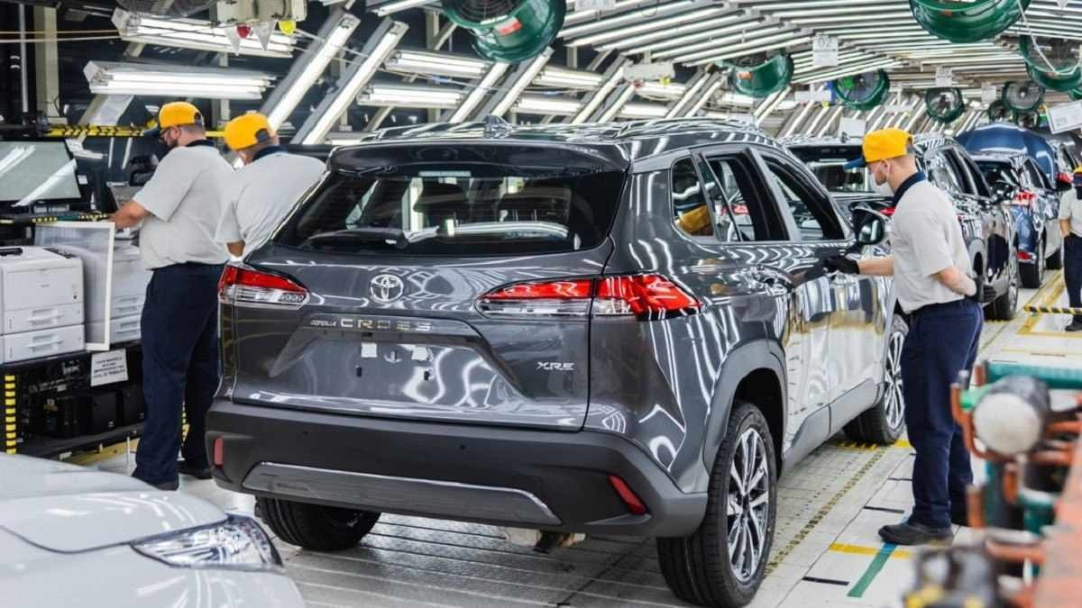 Toyota Corolla Cross: versão de 7 lugares vai mesmo sair do papel?