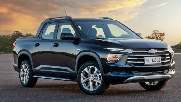 Chevrolet Montana LTZ 1.2 turbo, modelo 2024 preta estacionada