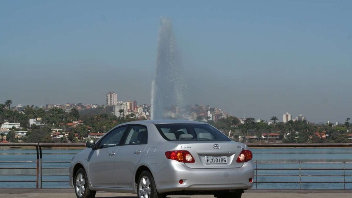 An&aacute;lise de carro usado sobre o Toyota Corolla 2010.