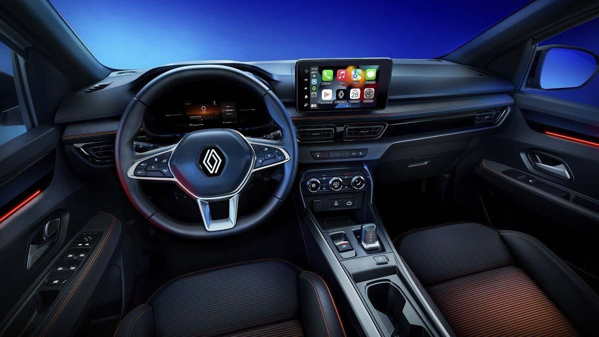 Interior do Renault Kardian, fundo azul é visto pelo para-brisas.