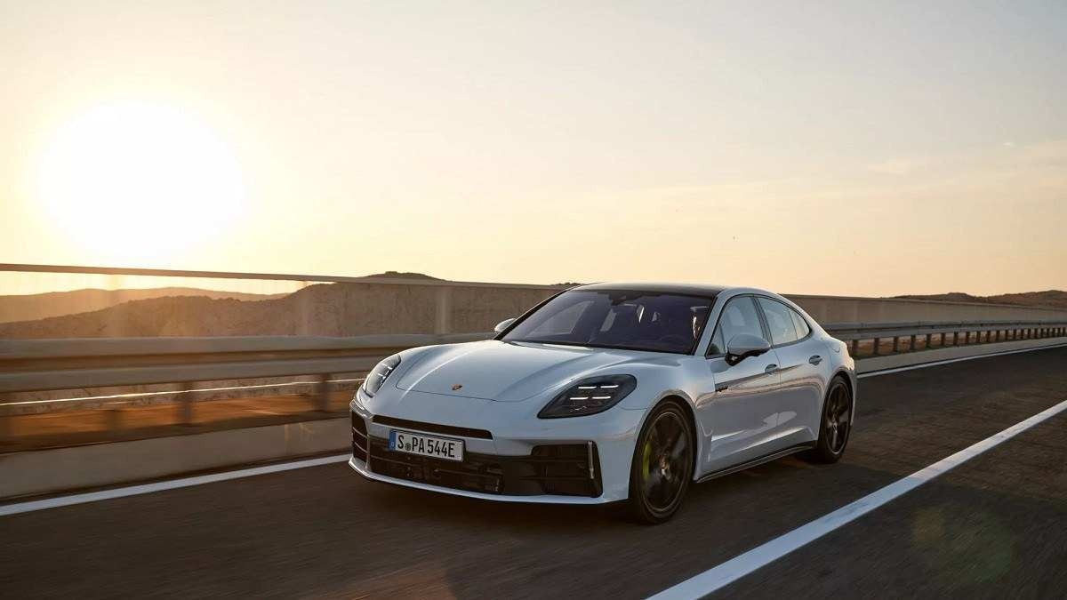 Porsche Panamera E-Hybrid terá duas novas versões e mais autonomia