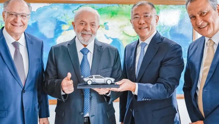 Eui-Sun Chung, presidente global do Grupo Hyundai Motor, e o presidente Lula