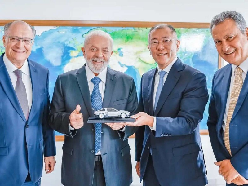 Eui-Sun Chung, presidente global do Grupo Hyundai Motor, e o presidente Lula