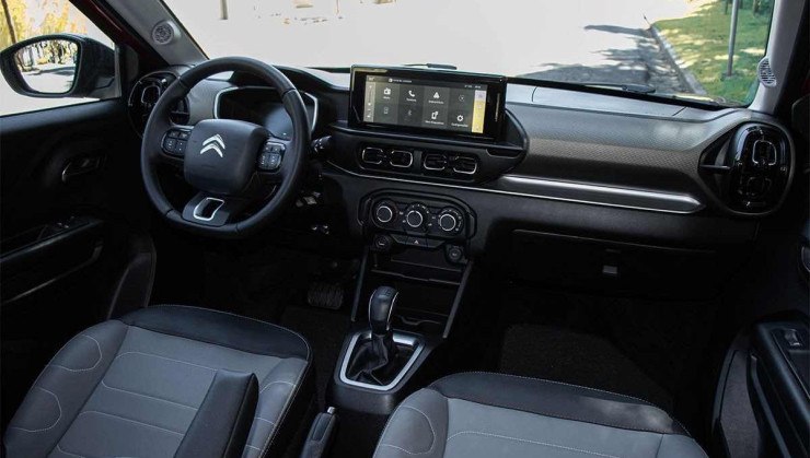 O Interior do C3 Aircross &eacute; repleto de pl&aacute;stico duro 
