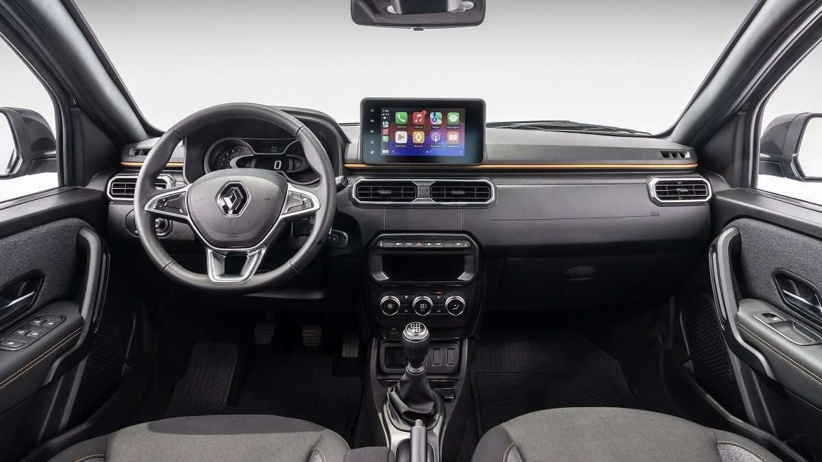 Interior do Renault Oroch com detalhes em preto e assento cinza.