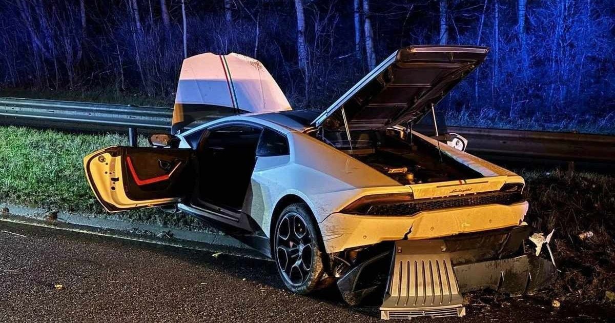 Condutor bate Lamborghini Huracan e decide fugir a pé