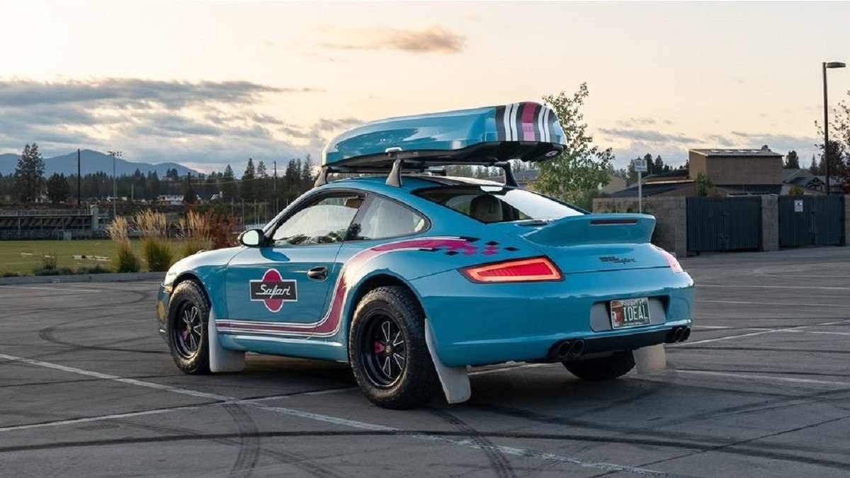 Placa de Porsche 911 esconde engate de reboque