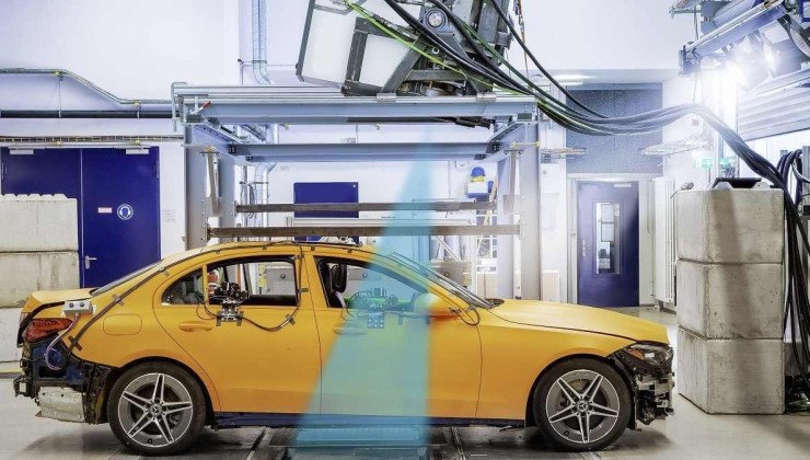 Mercedes-Benz realizou o primeiro teste de colisão com raio-x do mundo
