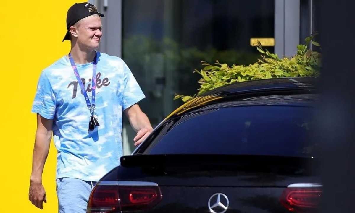 Haaland, atacante do Manchester City, compra Mercedes de R$ 17 milhões